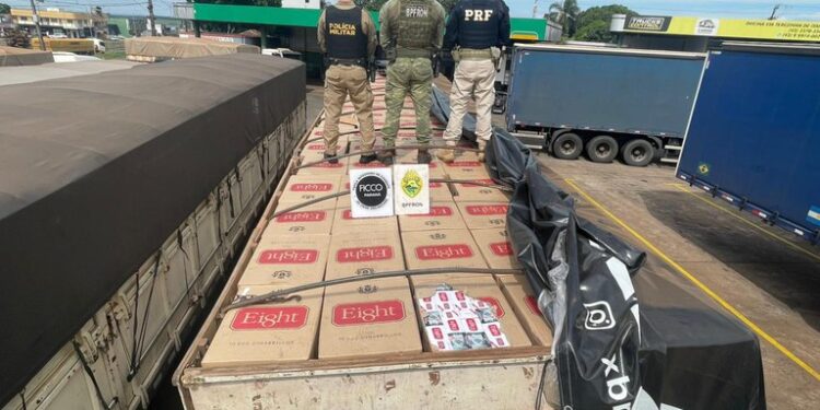 Ação conjunta resulta na apreensão de carga milionária de cigarros contrabandeados