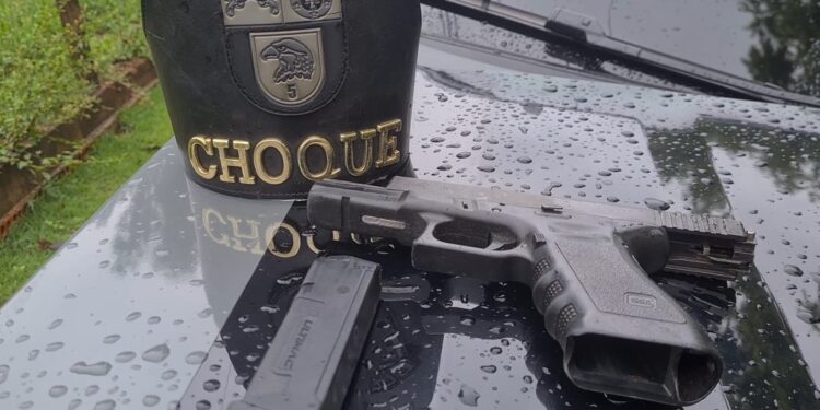 Indivíduo envolvido em roubo de placas solares morre em confronto com a CHOQUE