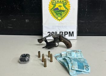 Após realizar assalto e fazer mulher refém, criminoso é baleado em confronto com a PM