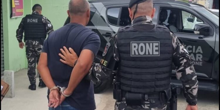 RONE prende criminoso, apreende arma, munições e recupera veículo roubado