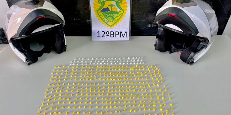 Traficante com longa ficha criminal é presa com 500 pedras de crack no centro na Praça Tiradentes