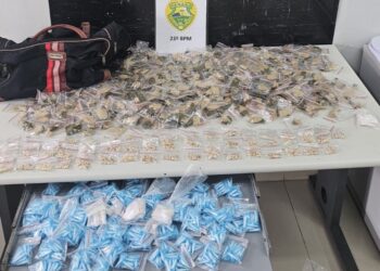 PM apreende crack, cocaína e maconha na Vila Sandra em Curitiba
