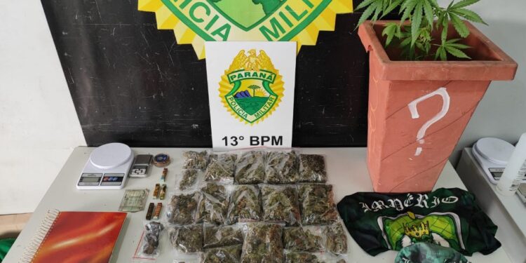 PM vai atender ocorrência de tiros no Novo Mundo e encontra drogas em residência