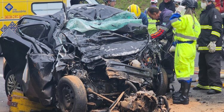 Motorista de carro que morreu em colisão com carreta no Contorno Norte é identificado