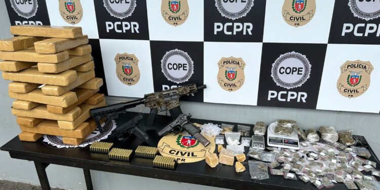 PCPR apreende 20 kg de maconha e fuzil em operação contra tráfico em Curitiba