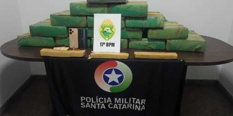 Casal é preso com 146 quilos de maconha em operação conjunta entre Paraná e Santa Catarina