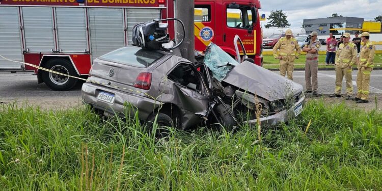 Condutor de gol que morreu em colisão contra poste é identificado
