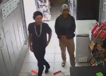 Câmeras registram criminosos realizando roubo a comércio e levando carro de vítima; RONE fez o cerco e dupla tombou em confronto