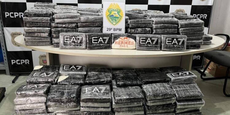 Polícia Militar apreende carregamento milionário com meia tonelada de cocaína na região metropolitana de Curitiba