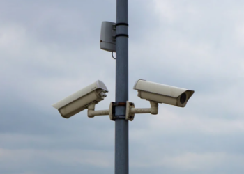 Fiscalização por câmeras pode multar por falar ao celular ou dirigir sem cinto de segurança?