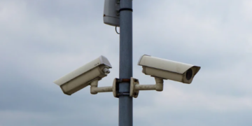 Fiscalização por câmeras pode multar por falar ao celular ou dirigir sem cinto de segurança?