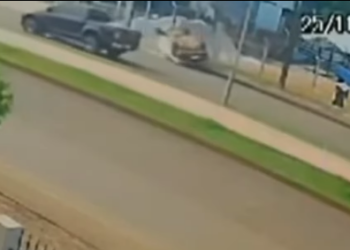 Veículo estacionado capota no Paraná; entenda