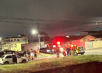 Dupla em carro roubado morre em confronto com a polícia