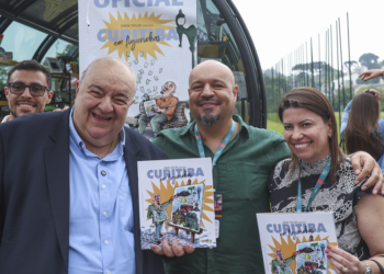 Álbum de figurinhas da capital começa a ser vendido nas Livrarias Curitiba