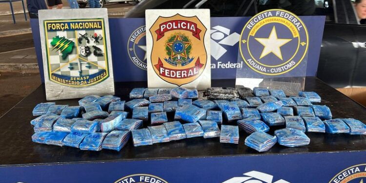 PF apreende pen drives contrabandeados em veículo