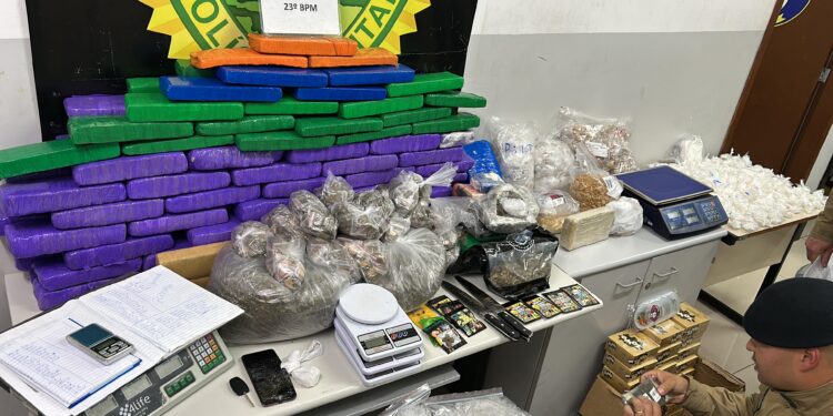 ROTAM realiza abordagem na CIC e descobre depósito de drogas em Curitiba