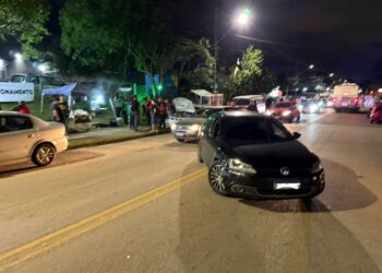 Homem com sinais de embriaguez é preso após colidir em carro estacionado no Umbará