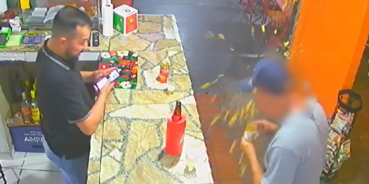 Na sexta-feira 13, coxinha explode e cliente sofre queimaduras em Curitiba