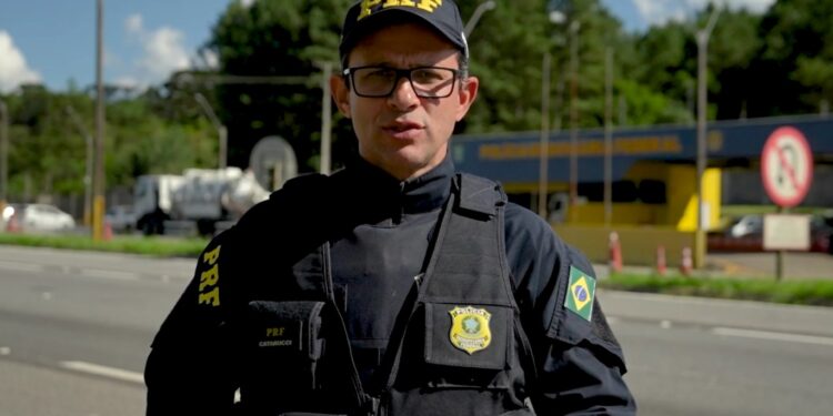 PRF intensifica fiscalização nas rodovias federais do Paraná com foco em velocidade e ultrapassagens proibidas