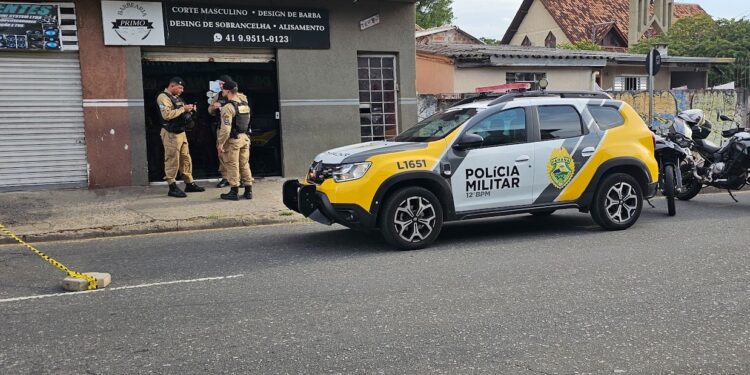 Crianças seguem internadas no Hospital Cajuru após tiroteio em barbearia na Vila Torres
