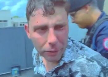 Homem que matou a filha de 3 anos e atirou na ex-mulher é localizado bebendo em bar