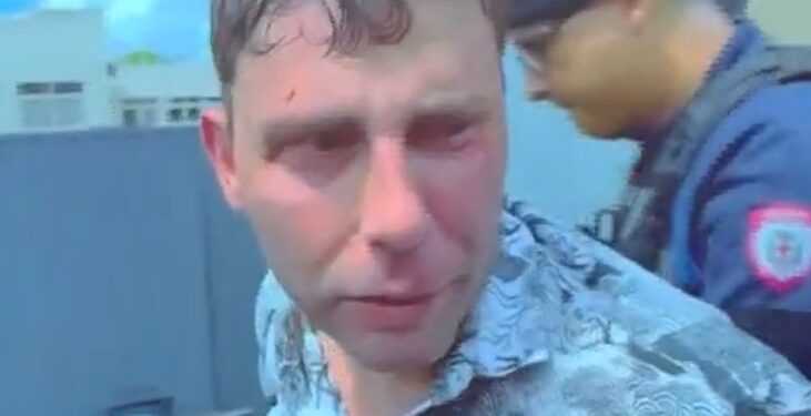 Homem que matou a filha de 3 anos e atirou na ex-mulher é localizado bebendo em bar