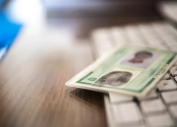 Uso de documento falso