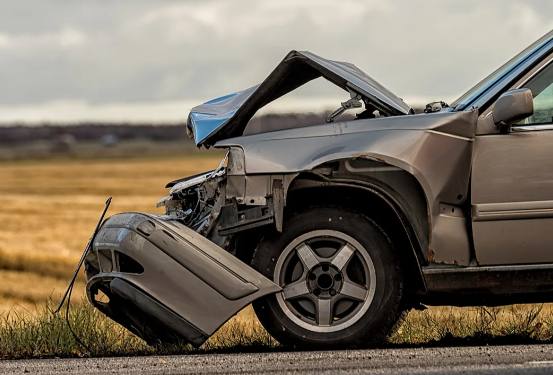 Por que carros que sofreram batidas “moderadas” ou “leves” têm perda total?