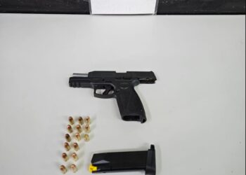 Durante Operação Natal, homem é preso e arma é apreendida após disparo e suposta ameaça