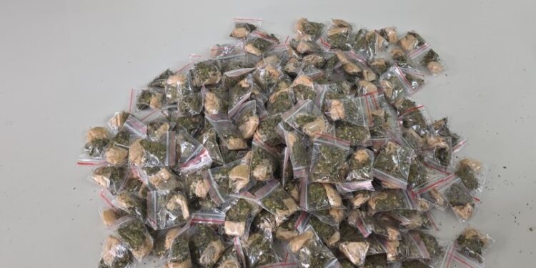 Polícia Militar apreende drogas durante patrulha preventiva na Cidade Industrial de Curitiba