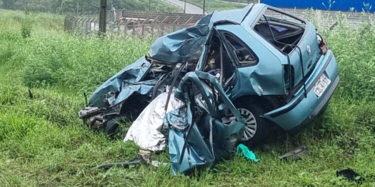 Homem morre em colisão frontal com caminhão no Contorno Norte