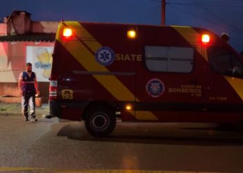 Jovem é morto a tiros em bar ao tentar defender o pai