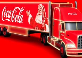 Papai Noel é apedrejado durante caravana da Coca-Cola
