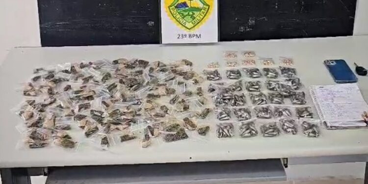 Polícia Militar apreende drogas e prende traficante na Cidade Industrial de Curitiba