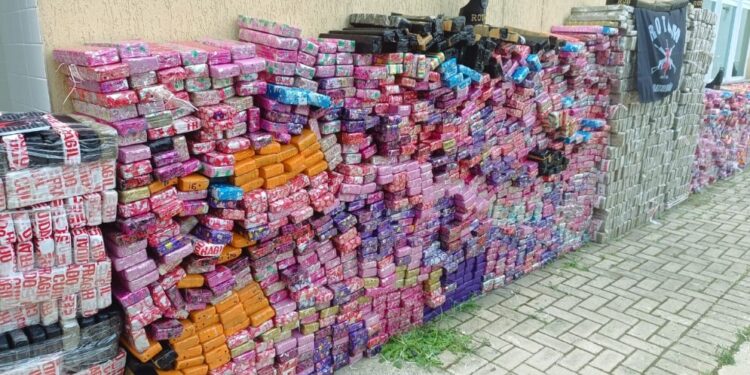 Polícia Militar apreende mais de 2,5 toneladas de drogas na região metropolitana de Curitiba