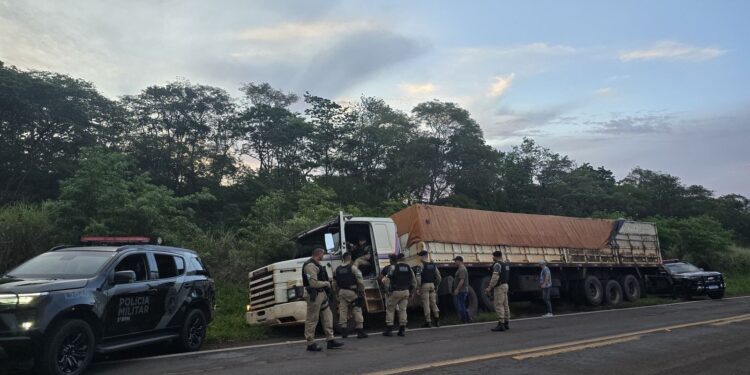 ROTAM apreende 134 mil maços de cigarros contrabandeados, no Paraná