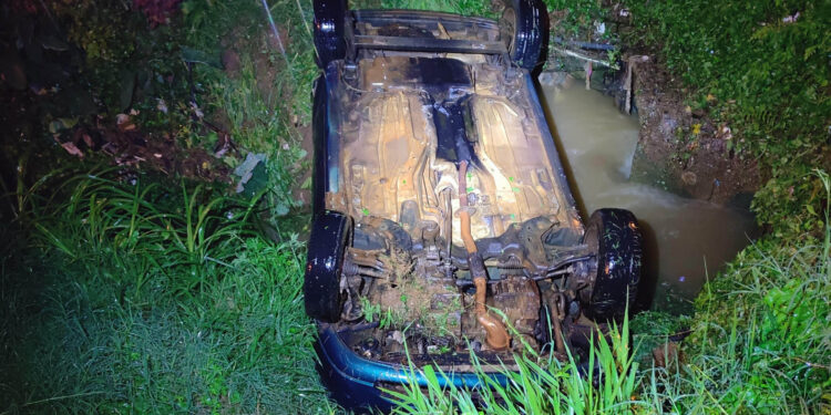 Pelotão de Choque da PMPR salva homem após acidente em córrego