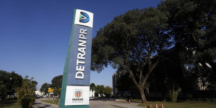 Detran-PR alerta sobre golpe de falsos leilões de veículos