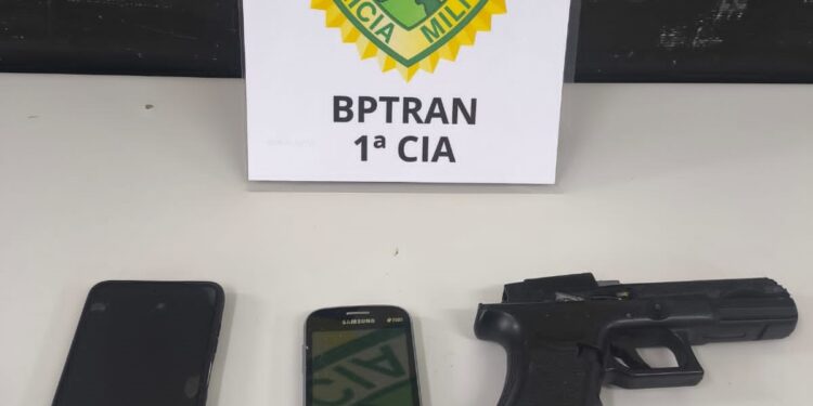 Equipe do BPTran impede roubo e apreende simulacro na Avenida Marechal Floriano Peixoto em Curitiba