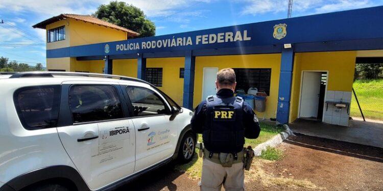 Adolescentes são abandonadas na BR-369, no Paraná, após pegarem carona com homens
