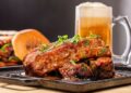 Happy hour do Redwood Burger & Grill tem promoções e música ao vivo