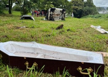 Carro de funerária capota na BR-277 e corpo de idosa é ejetado; motorista se negou a fazer o bafômetro