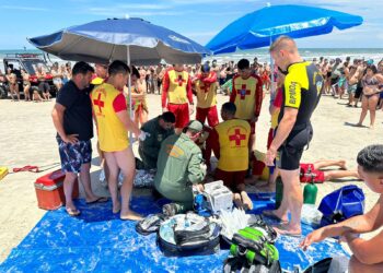 Corpo de Bombeiros resgata jovem de afogamento no litoral paranaense