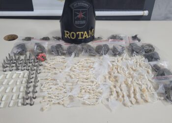 ROTAM prendeu dupla de traficantes e apreende drogas em Colombo