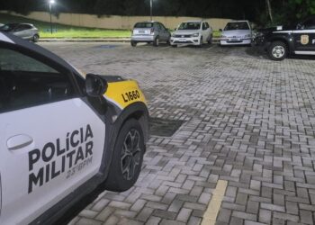 Motorista de aplicativo é assaltado em Curitiba; veículo é recuperado em Araucária e criminosos são presos