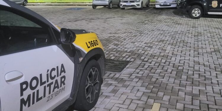 Motorista de aplicativo é assaltado em Curitiba; veículo é recuperado em Araucária e criminosos são presos