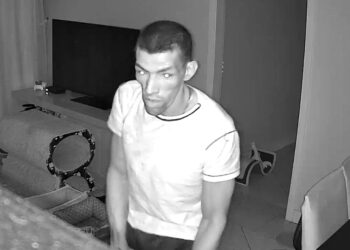 “Homem-Aranha” do crime escala prédios e leva TV de 70 polegadas em Curitiba