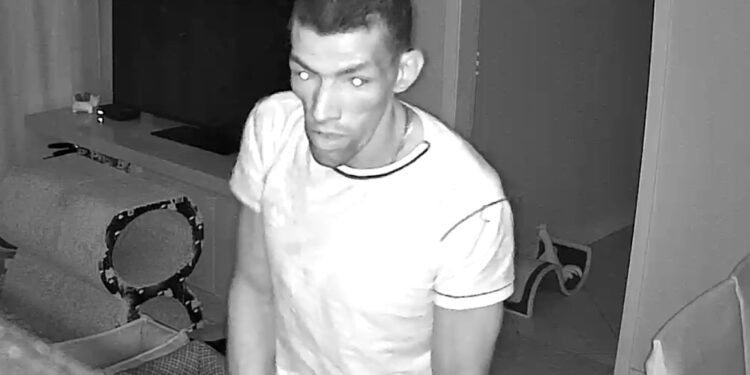 “Homem-Aranha” do crime escala prédios e leva TV de 70 polegadas em Curitiba