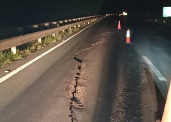 BR-376 é interditada após afundamento de pista; trânsito está sendo desviado