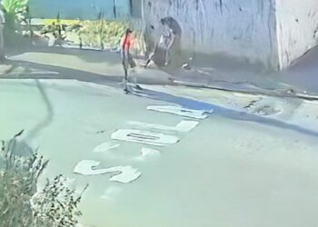 Jovem tenta fugir de assalto, acaba sendo derrubada e agredida por criminosos no Capão Raso